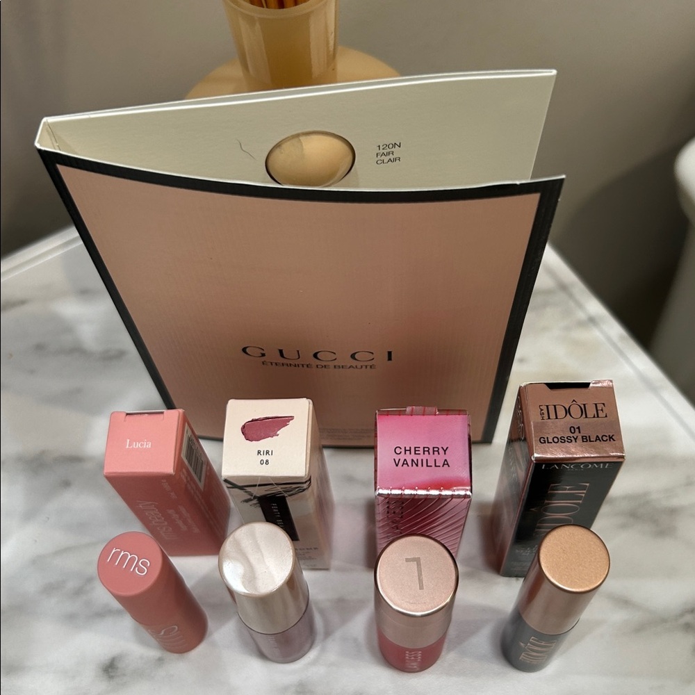 Luxury Makeup Bundle - Picture 2 of 3